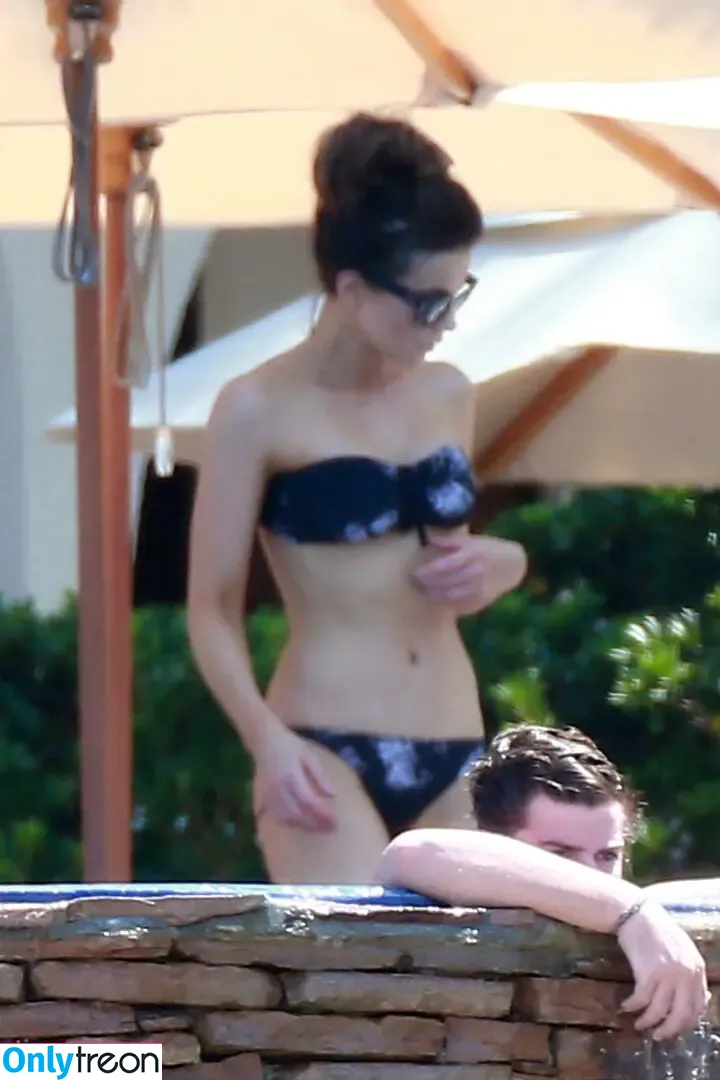 Kate Beckinsale nude photo #1212 (katebeckinsale)