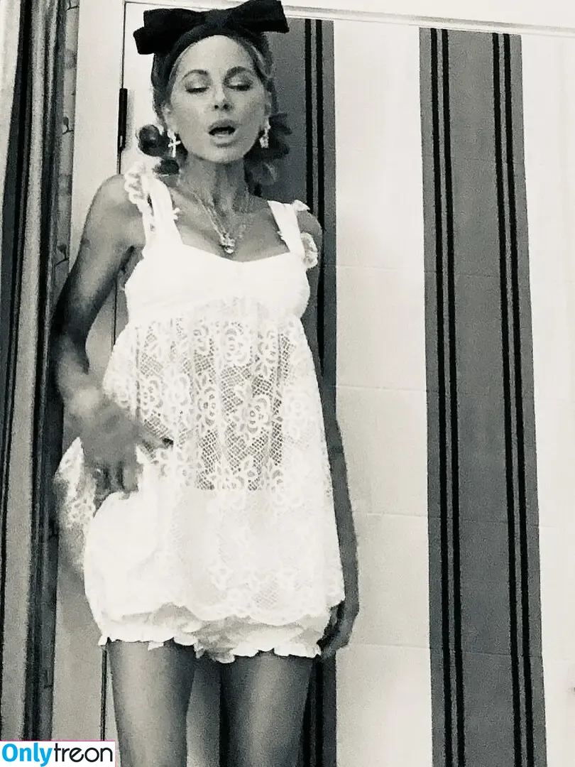 Kate Beckinsale nude photo #1953 (katebeckinsale)