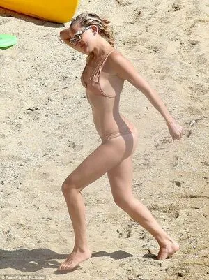 Kate Hudson / katehudson nude photo #0117