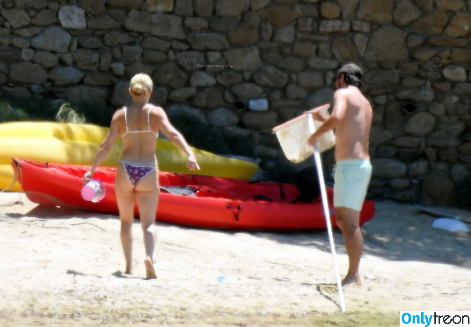 Kate Hudson nude photo #0172 (katehudson)