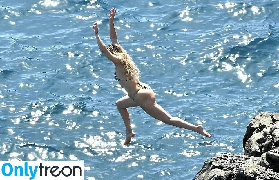 Kate Hudson nude photo #0208 (katehudson)