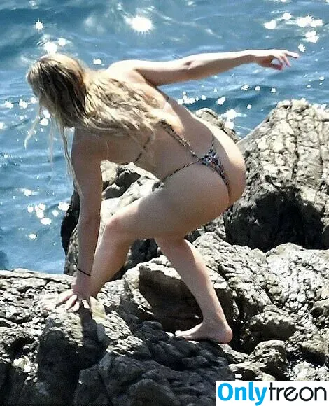 Kate Hudson nude photo #0211 (katehudson)