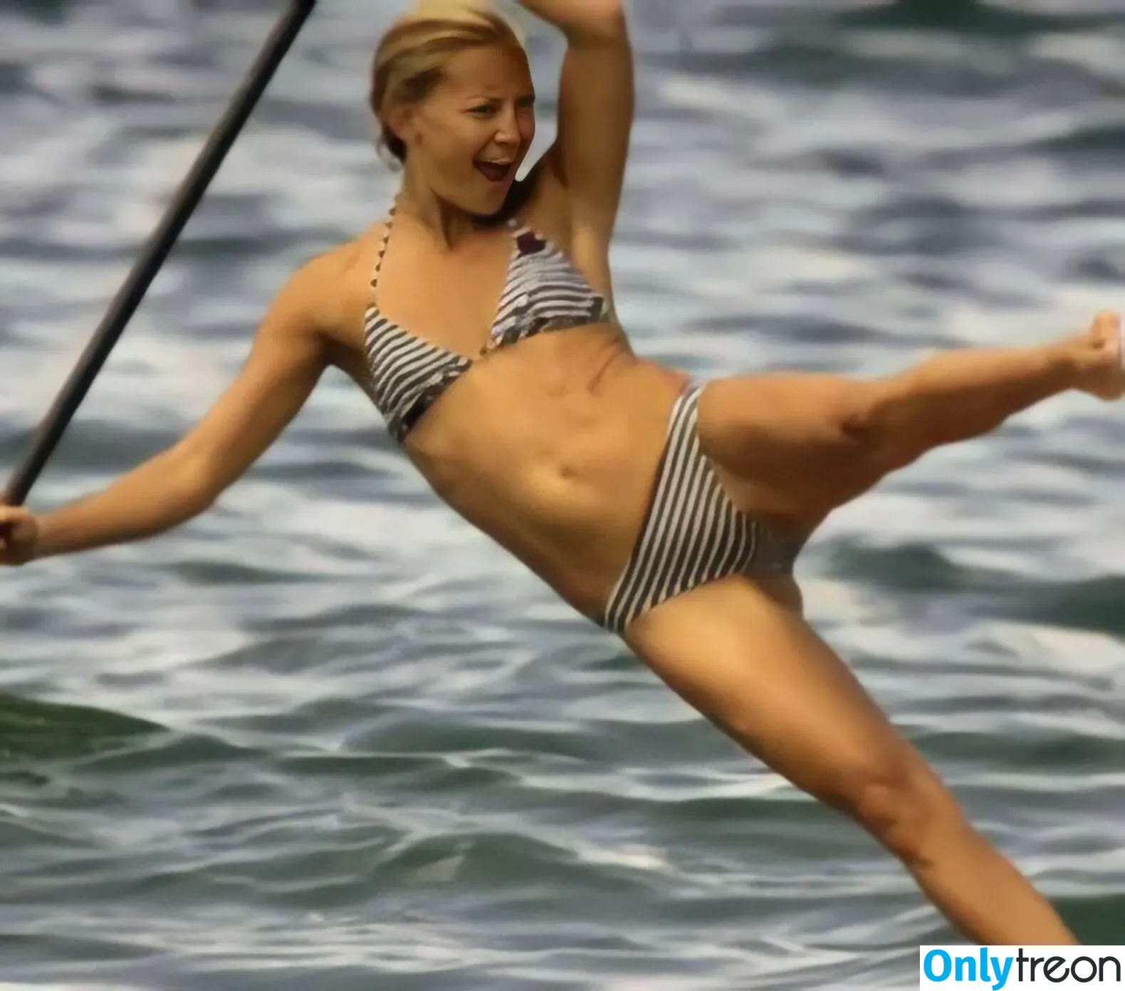 Kate Hudson nude photo #0397 (katehudson)