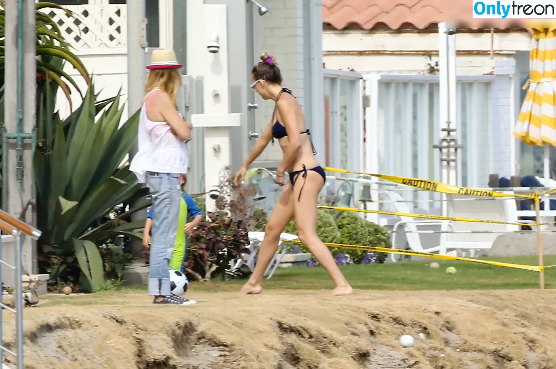 Kate Hudson nude photo #1014 (katehudson)