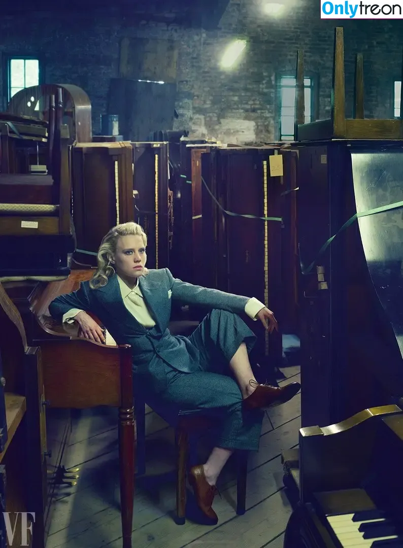 Kate McKinnon nude photo #0018 (Kate McKinnon)