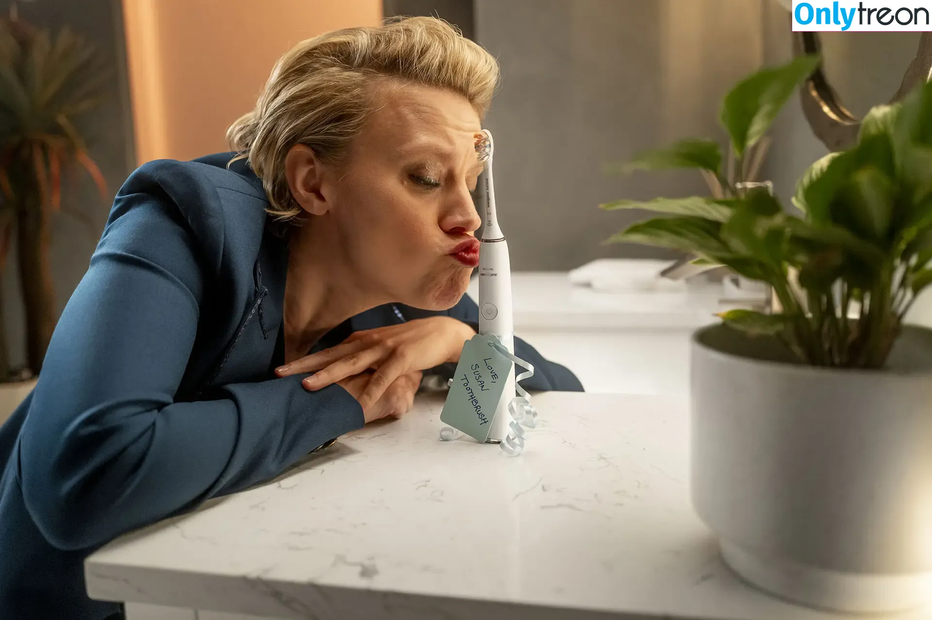 Kate McKinnon nude photo #0019 (Kate McKinnon)
