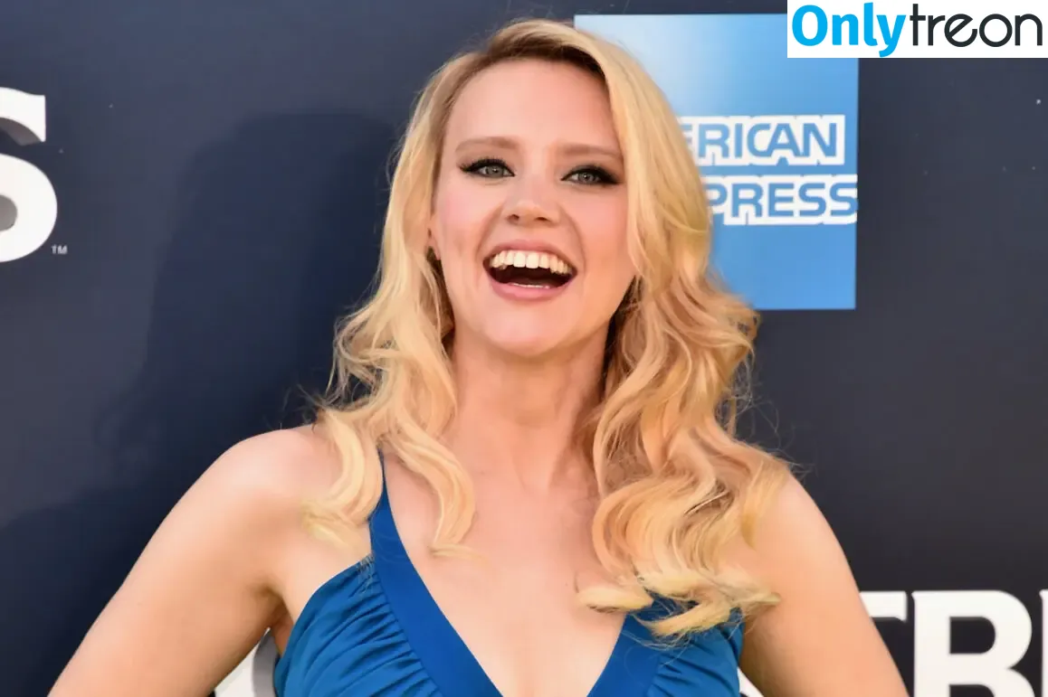 Kate McKinnon nude photo #0022 (Kate McKinnon)