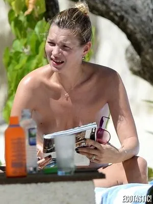 Kate Moss / kateamoss / katemossagency nude photo #0065