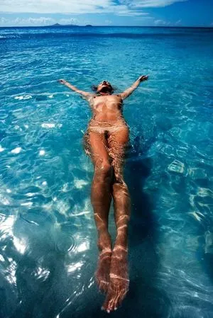 Kate Moss / kateamoss / katemossagency nude photo #0068