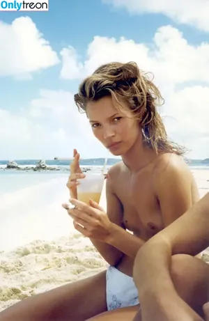 Kate Moss / kateamoss / katemossagency nude photo #0639