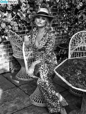 Kate Moss / kateamoss / katemossagency nude photo #0675