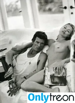 Kate Moss nude photo #0025 (kateamoss / katemossagency)
