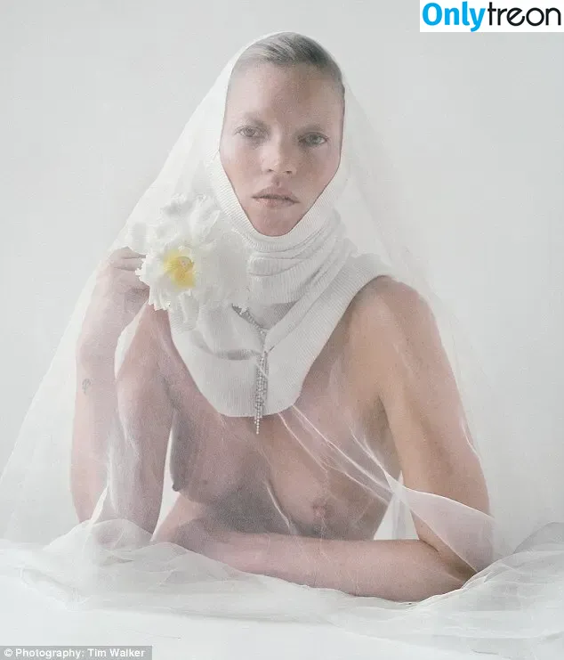Kate Moss nude photo #0670 (kateamoss / katemossagency)