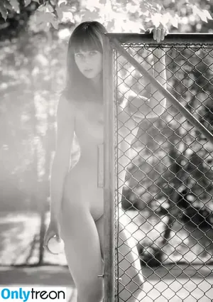 katha_rina_____ / Chamäleon / katha-rina / katharina nude photo #0006