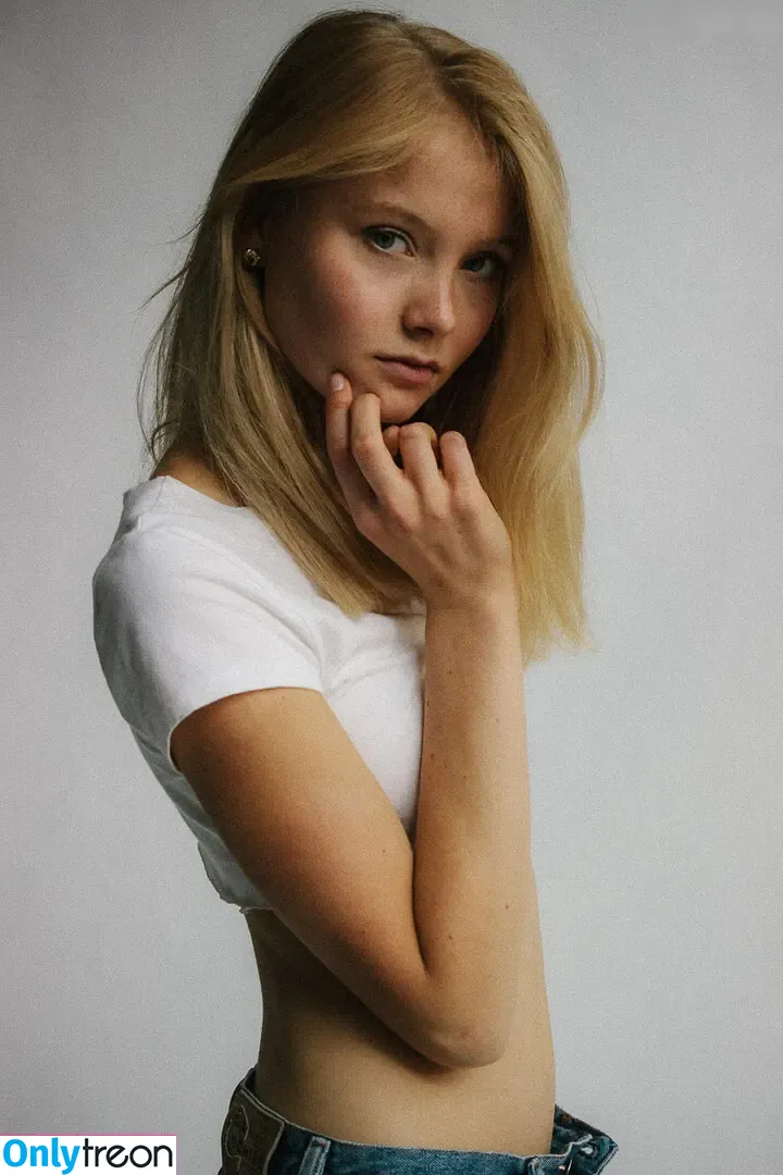 Katharina Wandrowsky nude photo #0028 (CodyBryce / katharina_wandrowsky)