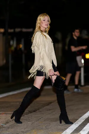 Katherine McNamara / kat.mcnamara nude photo #0101