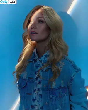 Katherine McNamara / kat.mcnamara nude photo #1005