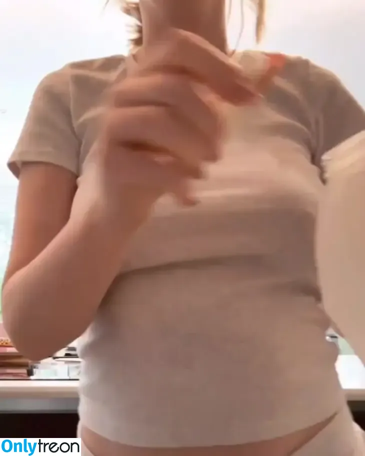 Katherine Ryan nude photo #0380 (kateryan / kathbum)