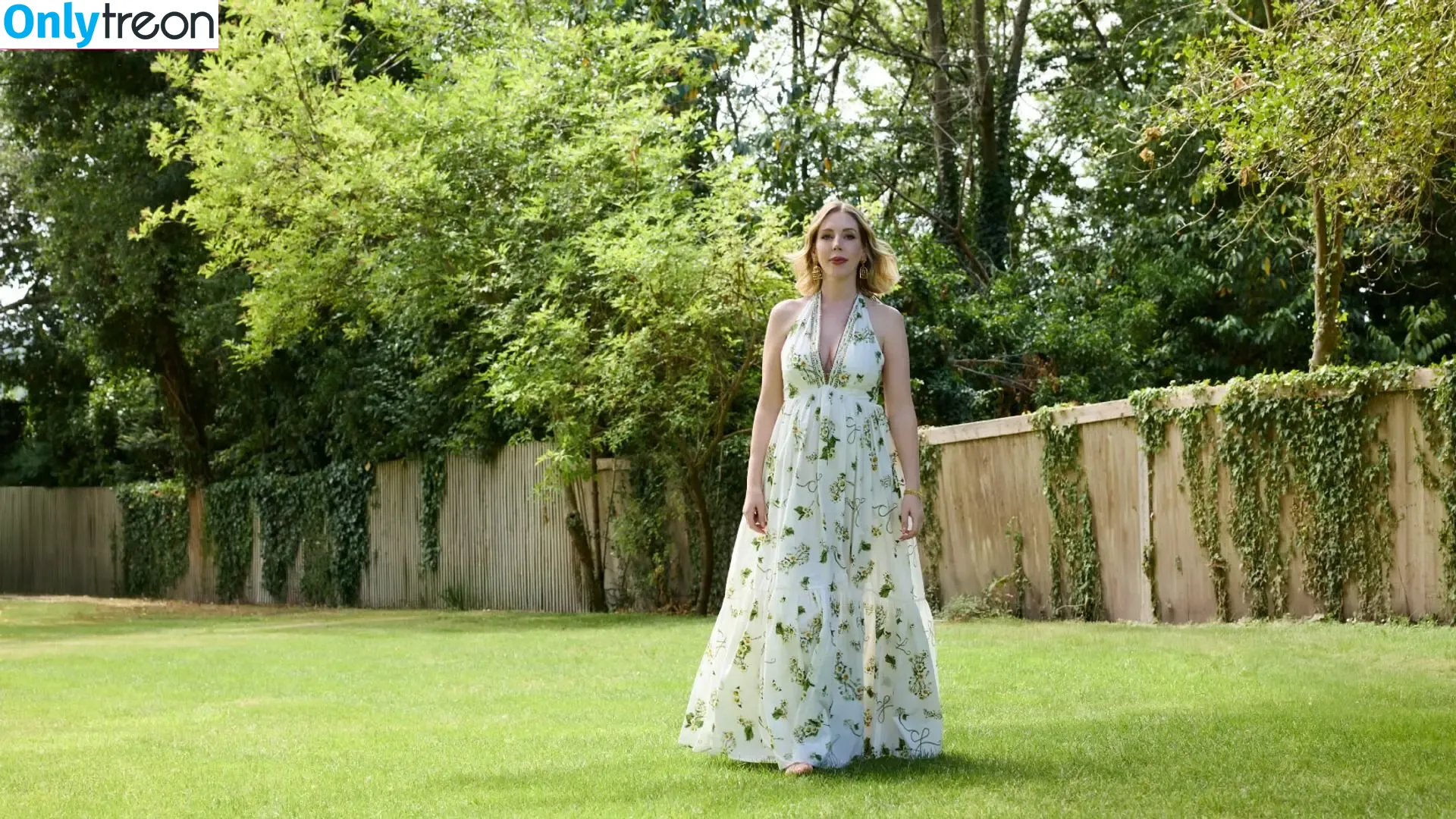 Katherine Ryan nude photo #0406 (kateryan / kathbum)
