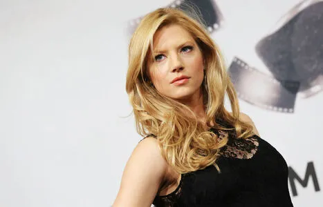 Katheryn Winnick / KatherynWinnick / basic_instinct nude photo #0348