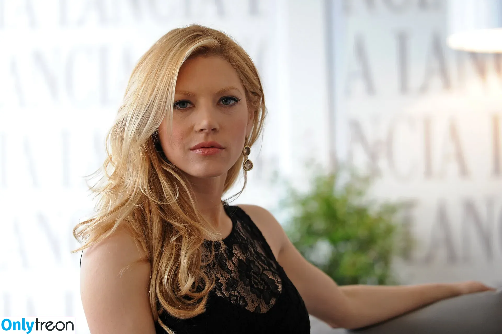 Katheryn Winnick nude photo #0340 (KatherynWinnick / basic_instinct)