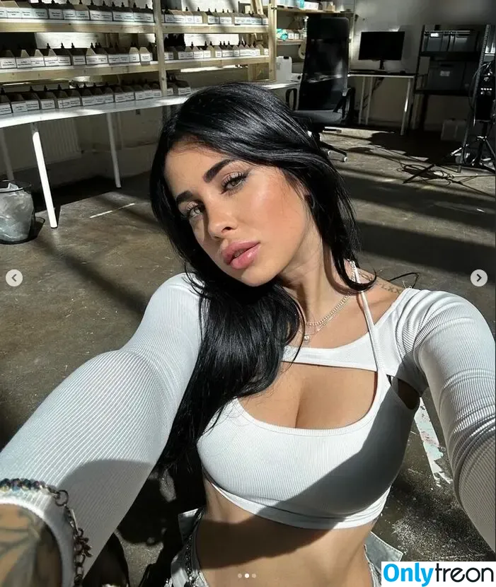 Kathiyessir nude photo #0023 (Kathiyessir)