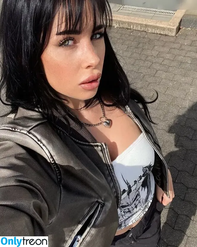 Kathiyessir nude photo #0026 (Kathiyessir)