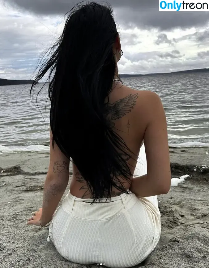 Kathiyessir nude photo #0034 (Kathiyessir)