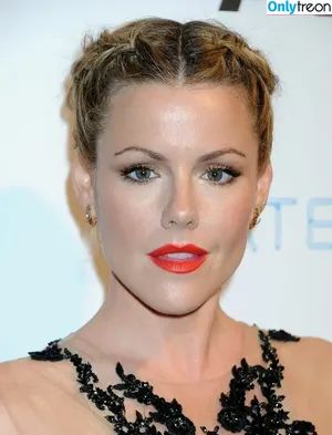 Kathleen Robertson / canadian girl / kathleenrobert7 nude photo #0035
