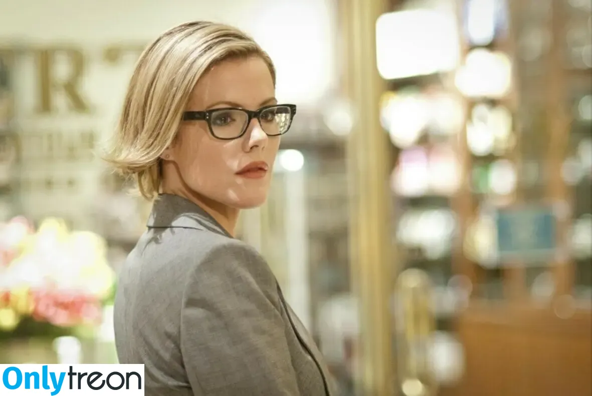 Kathleen Robertson nude photo #0009 (canadian girl / kathleenrobert7)