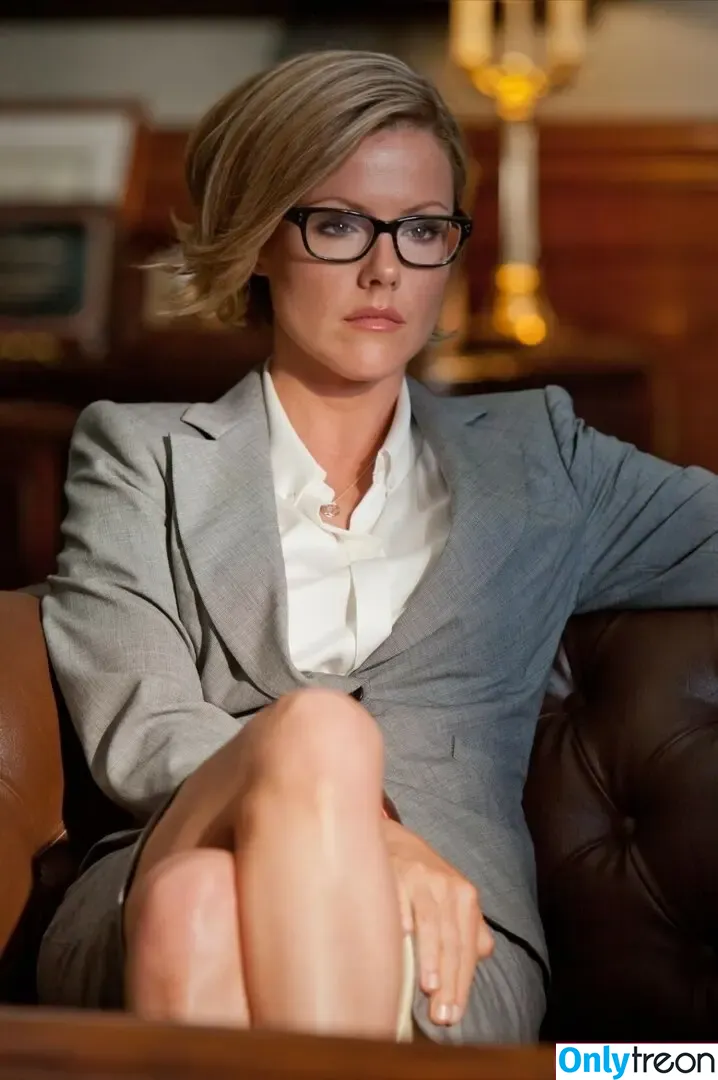Kathleen Robertson nude photo #0010 (canadian girl / kathleenrobert7)