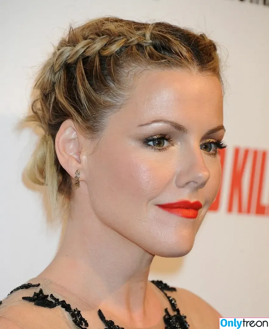 Kathleen Robertson nude photo #0038 (canadian girl / kathleenrobert7)