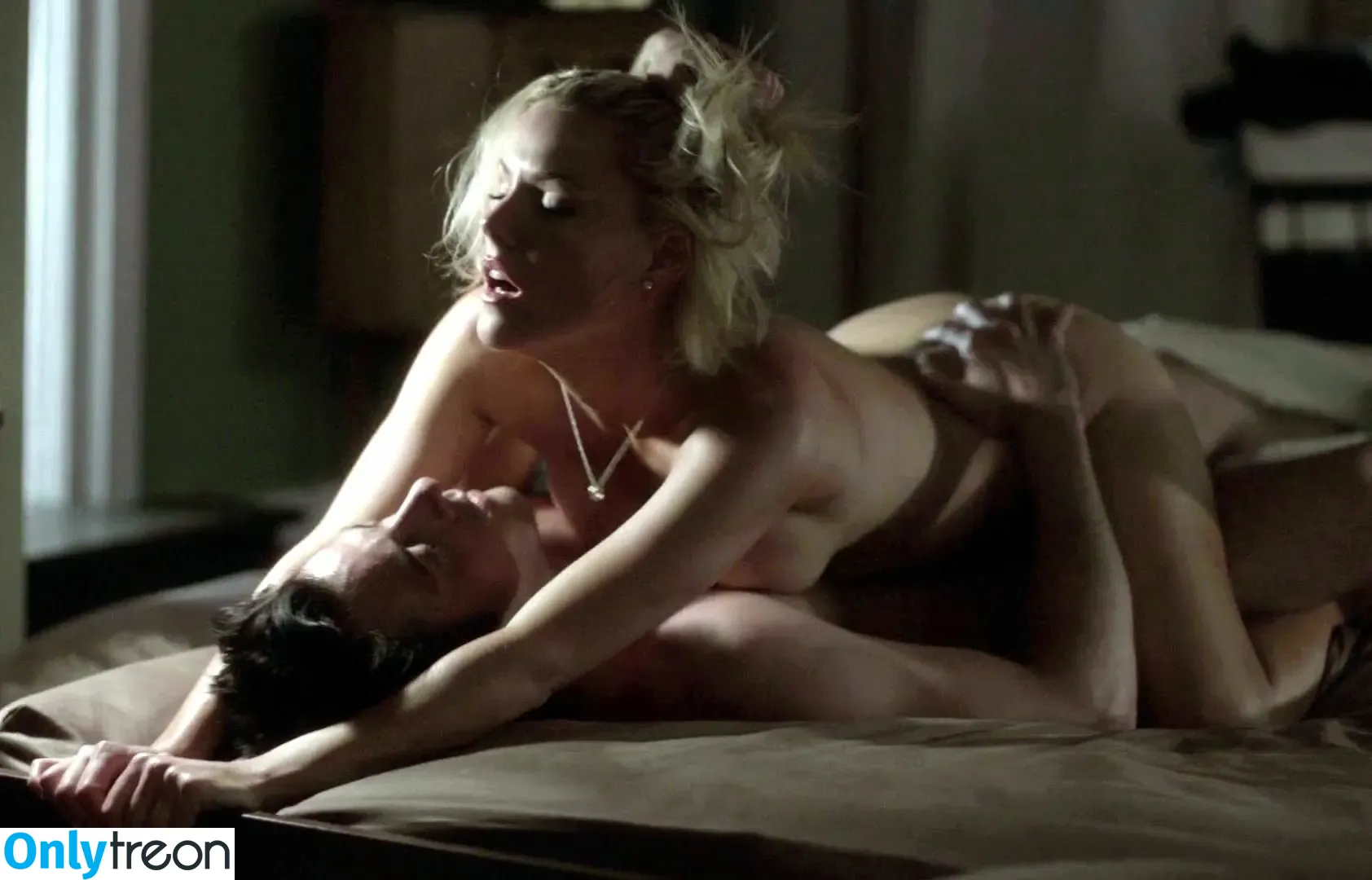 Kathleen Robertson nude photo #0060 (canadian girl / kathleenrobert7)