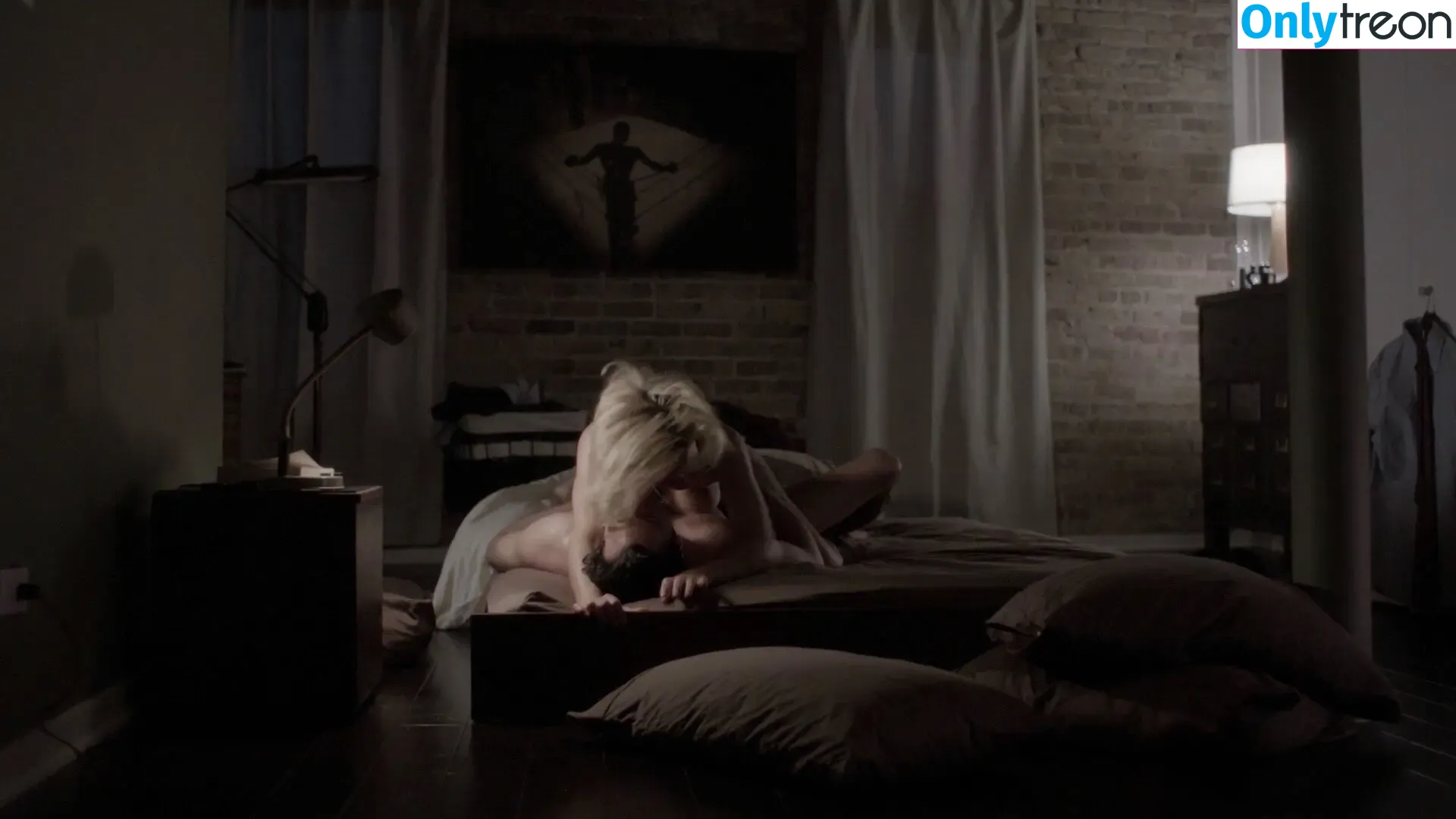 Kathleen Robertson nude photo #0064 (canadian girl / kathleenrobert7)