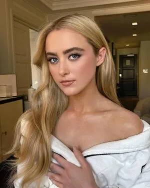 Kathryn Newton / kathrynnewton nude photo #0050