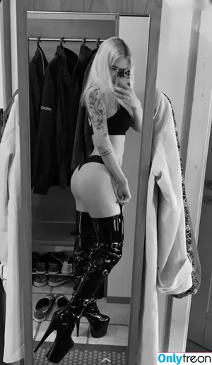  nude photo #0001