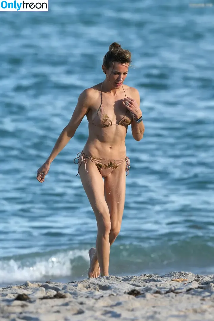 Katie Cassidy nude photo #0480 (Arrow / katiecassidy / katiecassidyxxx)