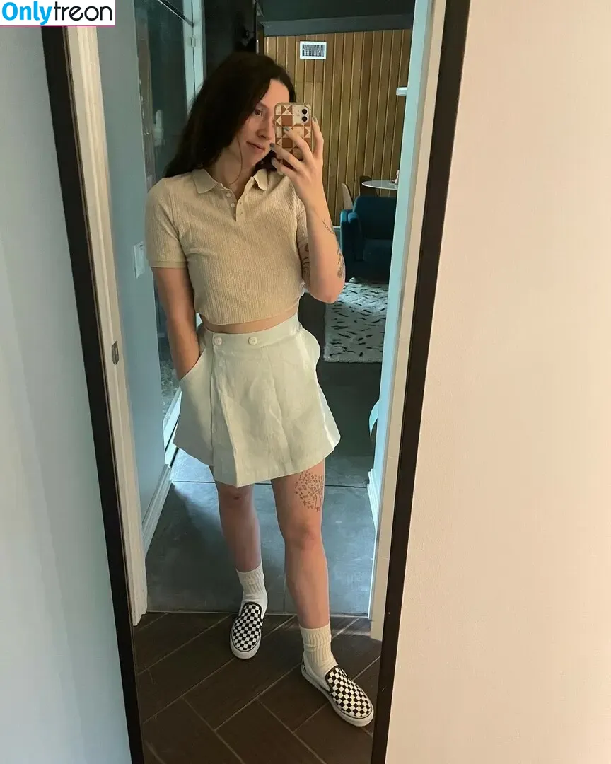 Katie Crutchfield nude photo #0001 (Waxahatchee / waxa_katie)