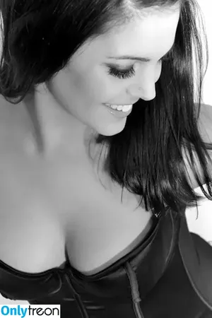 Katie Nolan / natiekolan nude photo #0008