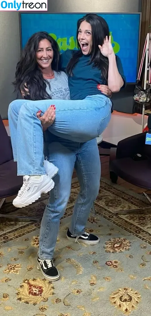 Katie Nolan nude photo #0014 (natiekolan)