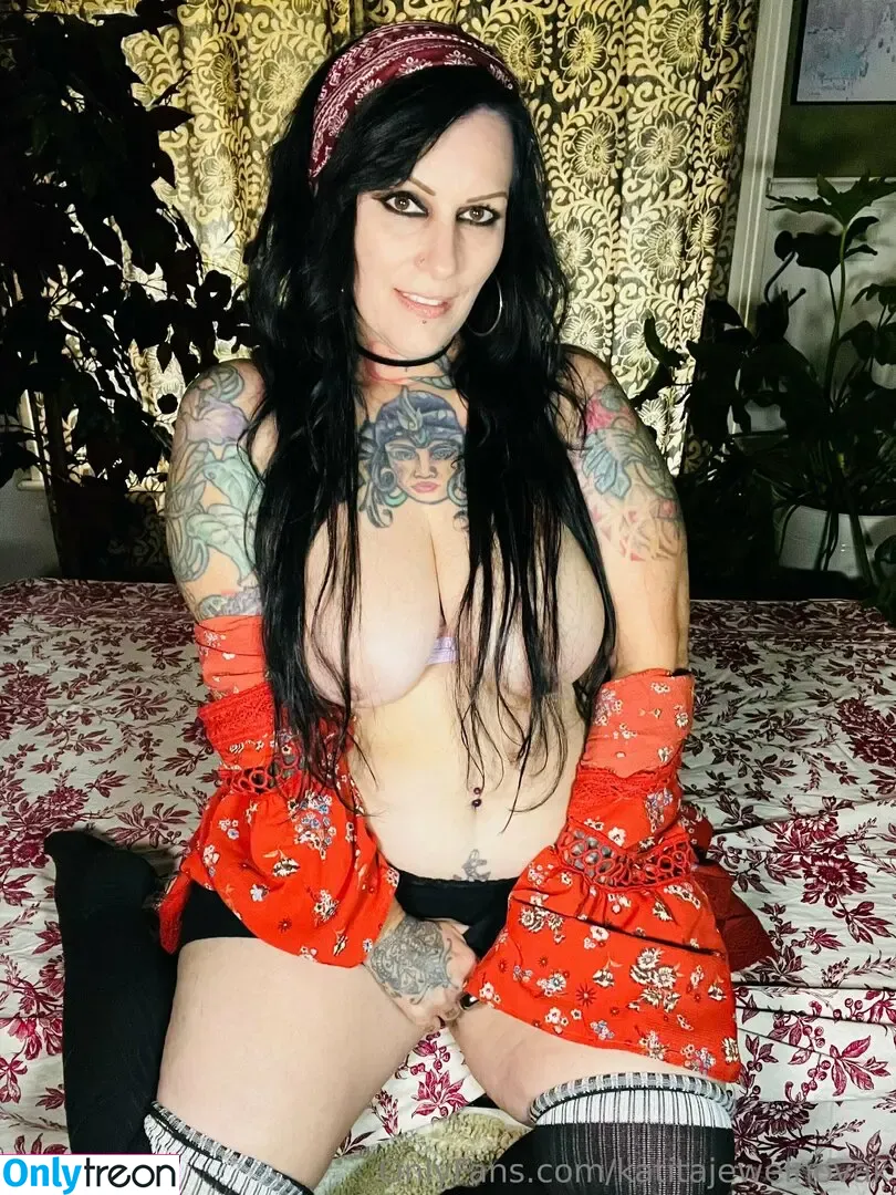 katitajewelnovak nude photo #1011 (isthatkatenovak)
