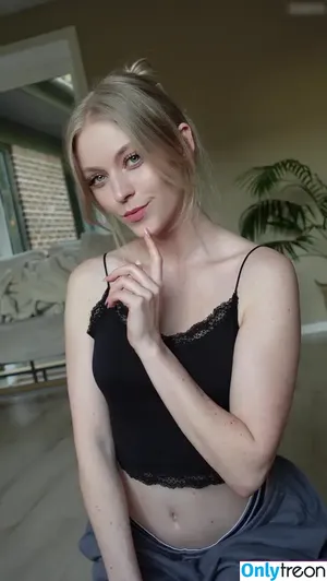  nude photo #0004