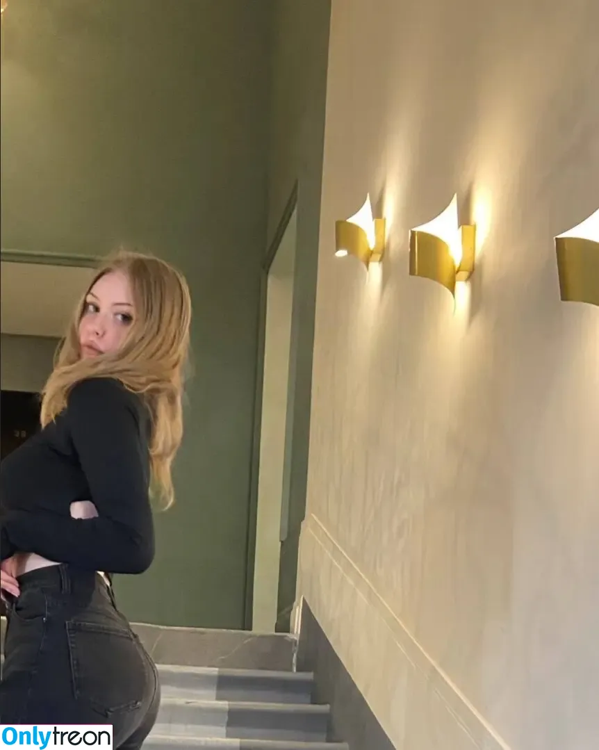 katrlvinaa nude photo #0006 (katlavinaa)