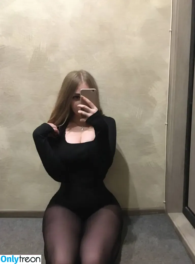 katrlvinaa nude photo #0014 (katlavinaa)