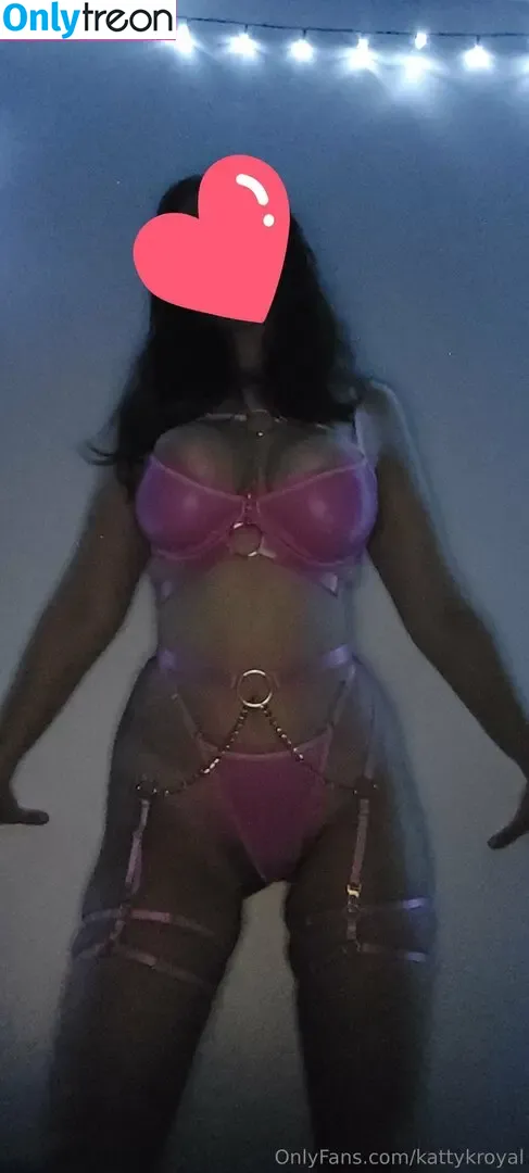 kattykroyal nude photo #0001 (katteyroy)