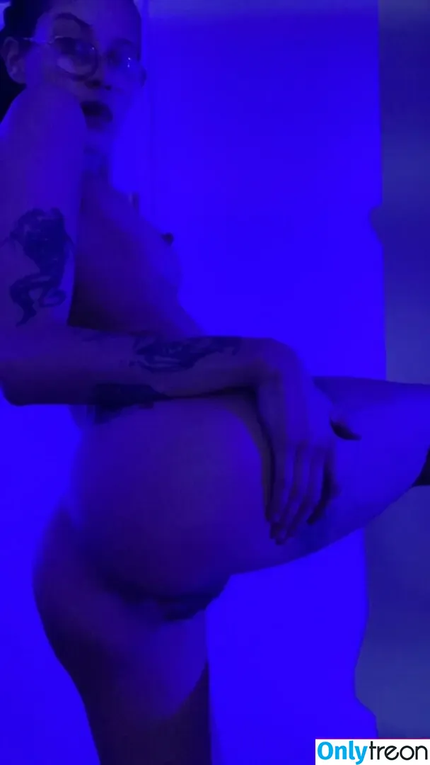 KatWoods nude photo #1021 (Katsstoned)