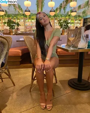 Katya Elise Henry / katyaelisehenry / katyaelisehenrysworld nude photo #0079