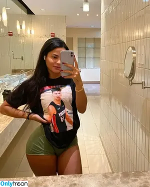 Katya Elise Henry / katyaelisehenry / katyaelisehenrysworld nude photo #0338