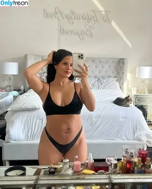Katya Elise Henry / katyaelisehenry / katyaelisehenrysworld nude photo #0381