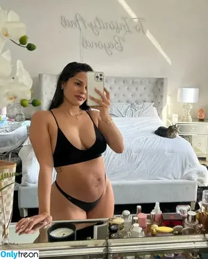 Katya Elise Henry / katyaelisehenry / katyaelisehenrysworld nude photo #0383